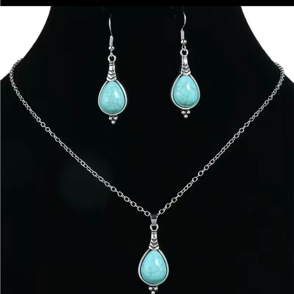 🆕❗️ NWOT ❗️Vintage Style Women's Earrings Necklace 3 Piece Antique Silver. - Picture 2 of 7